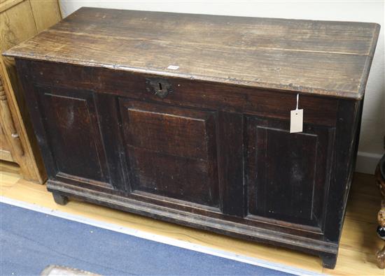 An 18th century oak coffer, W.121cm